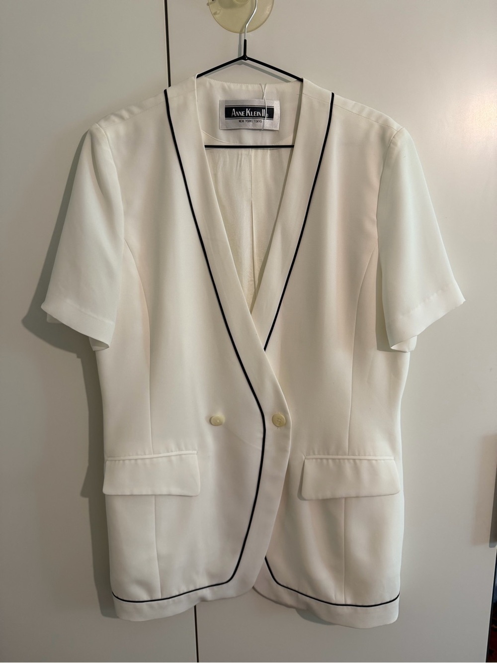 Anne Klein 1980s white  Short-Sleeve Blazer with Black Piping - 10